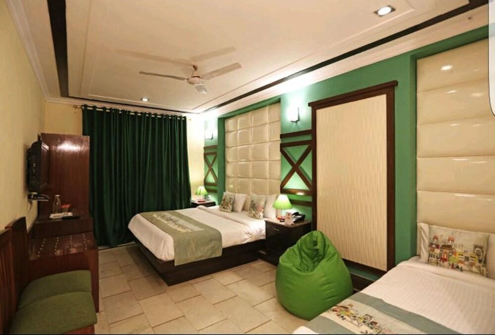 Hotel Unistar New Delhi Exterior foto